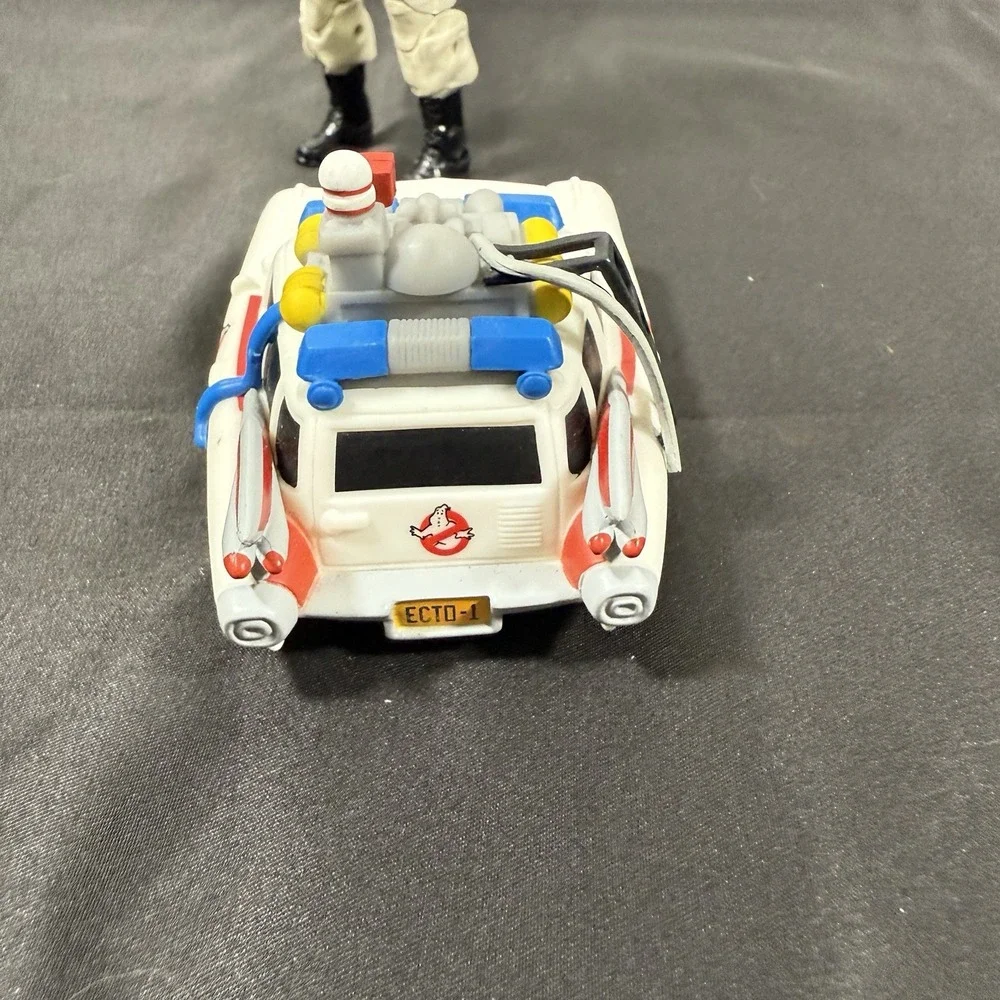 Hasbro Ghostbusters Ray Stantz Action Figure Kids 6 Inch Tan Ecto-1 Mini Vehicle